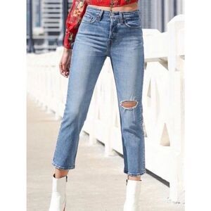 Premium Levi's Wedgie Cropped Straight Jeans with Knee Rip
